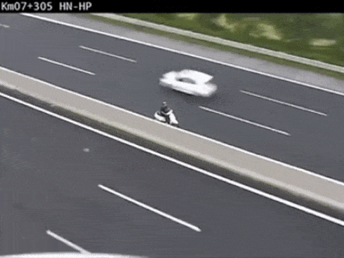 Đi ngược chiều làm tắc nghẽn giao thông, người đàn ông giở thói côn đồ hành hung người cả gan” nhắc nhở-3