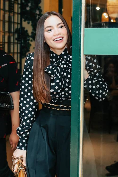 Diện đồ chấm bi mà không sến súa, chỉ có Hồ Ngọc Hà mà thôi!-2
