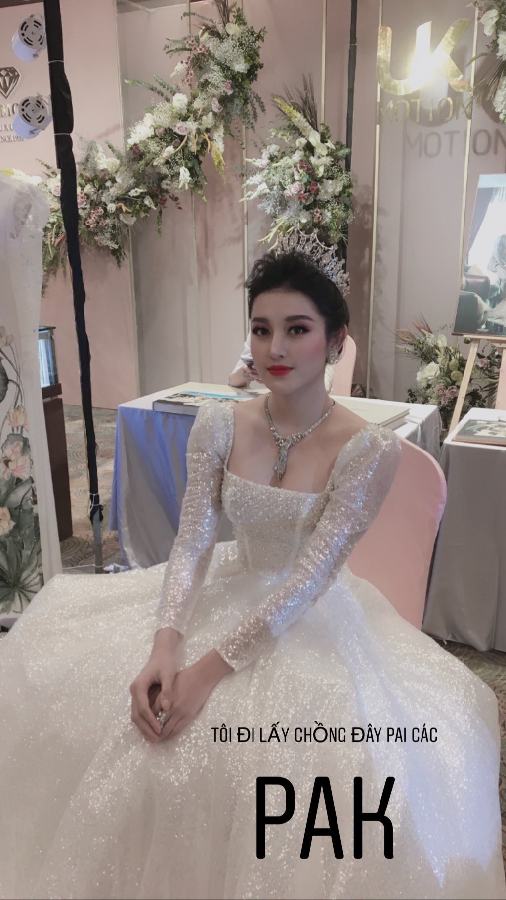 Đăng ảnh mặc váy cưới cùng dòng trạng thái gây tò mò, Á hậu Huyền My sắp lấy chồng?-2