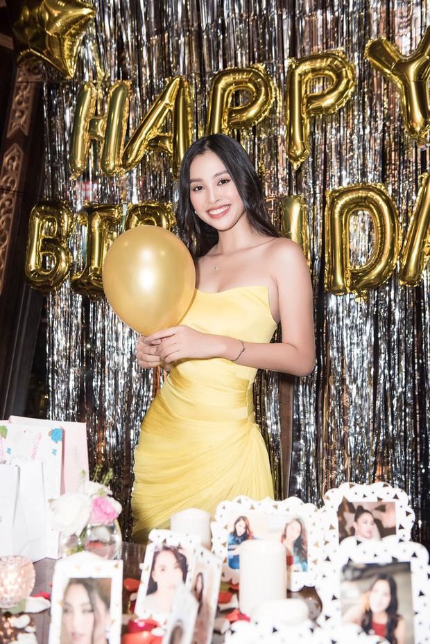 Ngắm nhan sắc của Tiểu Vy trong tiệc sinh nhật tròn 19, rạng rỡ đọ dáng cùng dàn mỹ nhân Vbiz-4