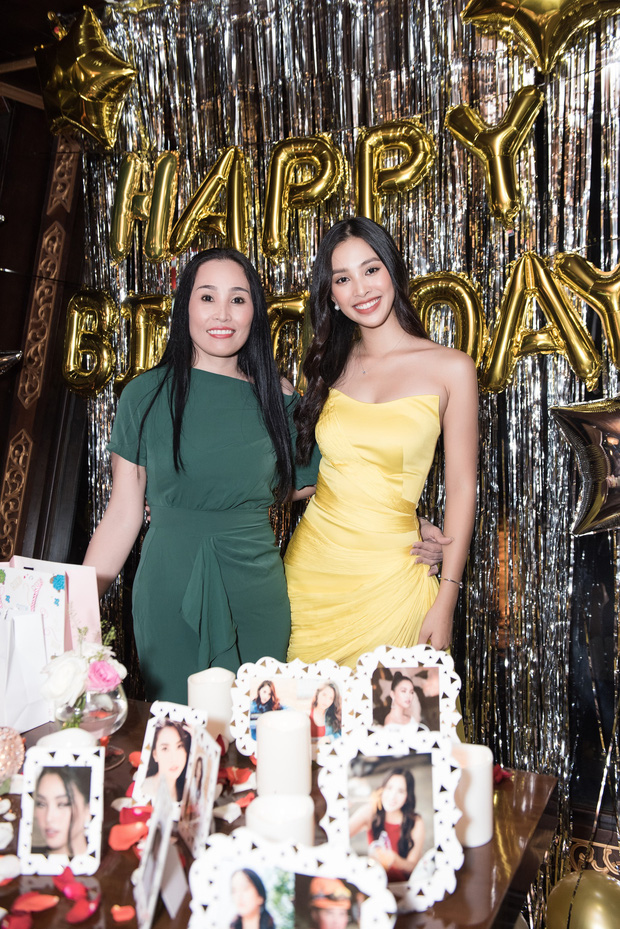 Ngắm nhan sắc của Tiểu Vy trong tiệc sinh nhật tròn 19, rạng rỡ đọ dáng cùng dàn mỹ nhân Vbiz-5