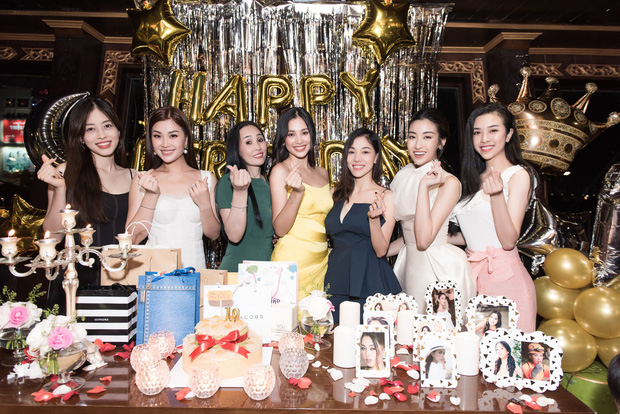 Ngắm nhan sắc của Tiểu Vy trong tiệc sinh nhật tròn 19, rạng rỡ đọ dáng cùng dàn mỹ nhân Vbiz-6