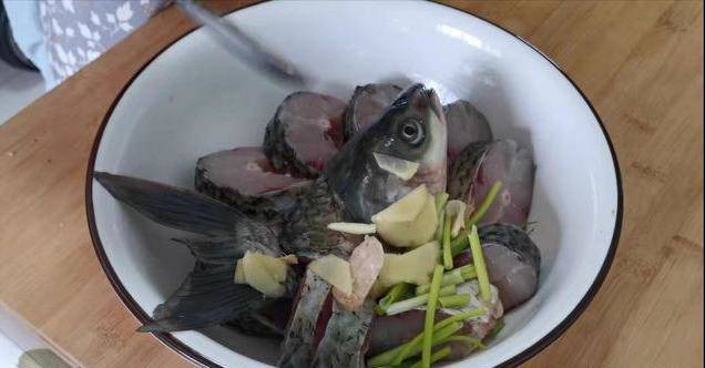 Dù kho loại cá nào cũng không cho muối vào bước mà nhiều người vẫn hay làm này-1