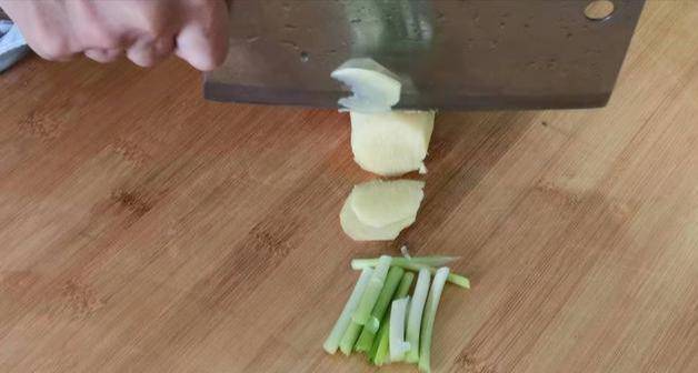 Dù kho loại cá nào cũng không cho muối vào bước mà nhiều người vẫn hay làm này-2