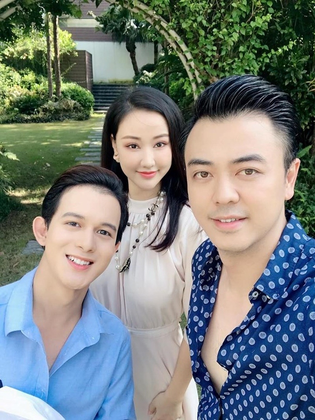 2 chân dài sexy của Hãy chọn giá đúng: Người sống như bà hoàng, người còn lại thì sao?-2