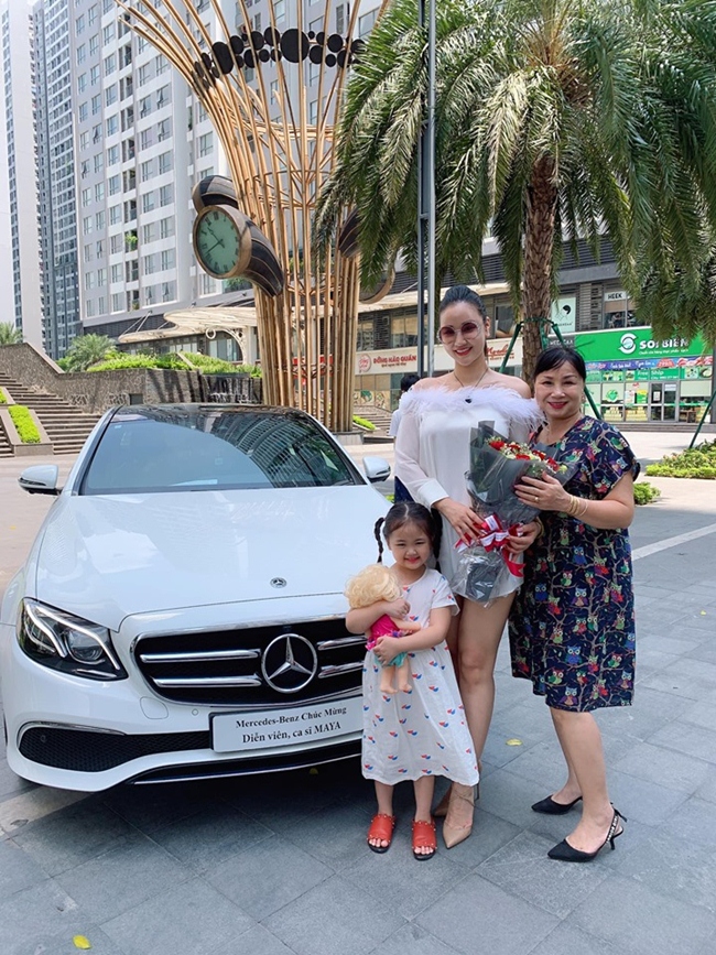 2 chân dài sexy của Hãy chọn giá đúng: Người sống như bà hoàng, người còn lại thì sao?-12