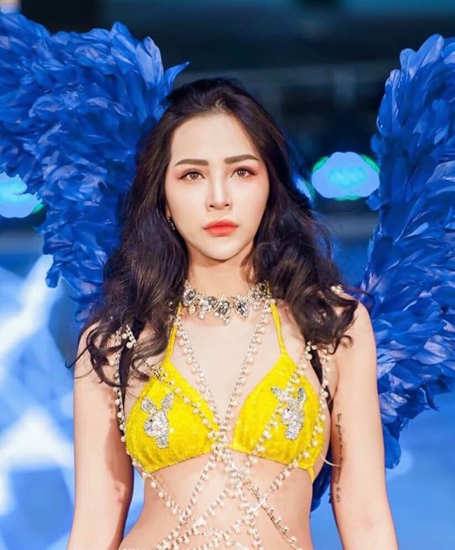 2 chân dài sexy của Hãy chọn giá đúng: Người sống như bà hoàng, người còn lại thì sao?-15