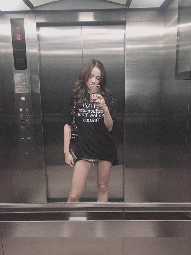 2 chân dài sexy của Hãy chọn giá đúng: Người sống như bà hoàng, người còn lại thì sao?-19