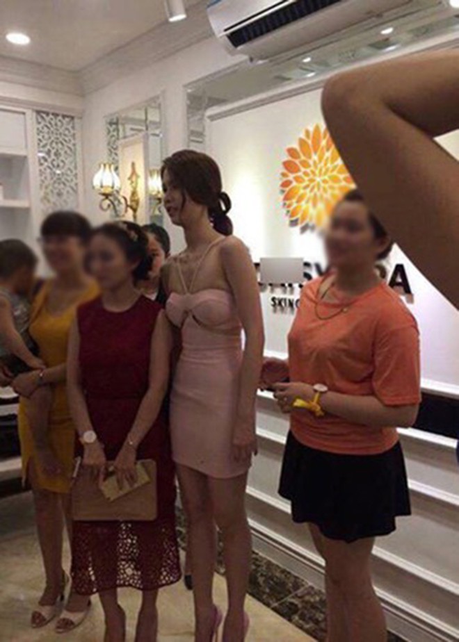 Những hình ảnh chụp lén gây xôn xao của Ngọc Trinh-3