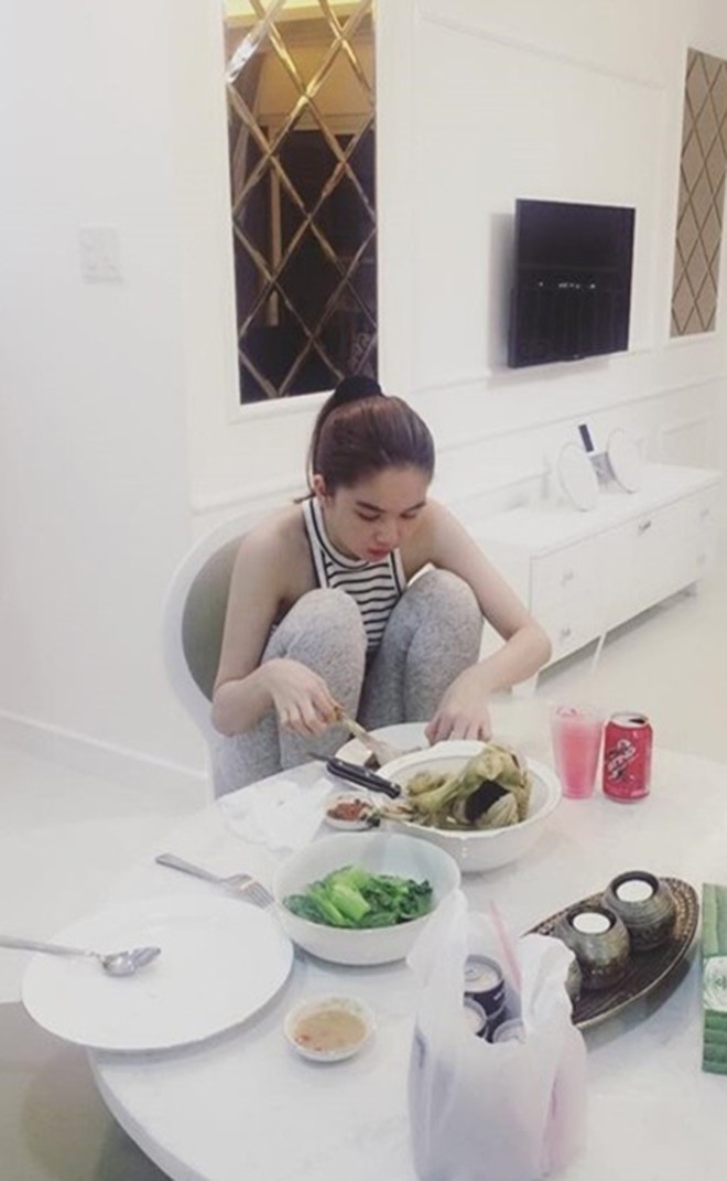 Những hình ảnh chụp lén gây xôn xao của Ngọc Trinh-11