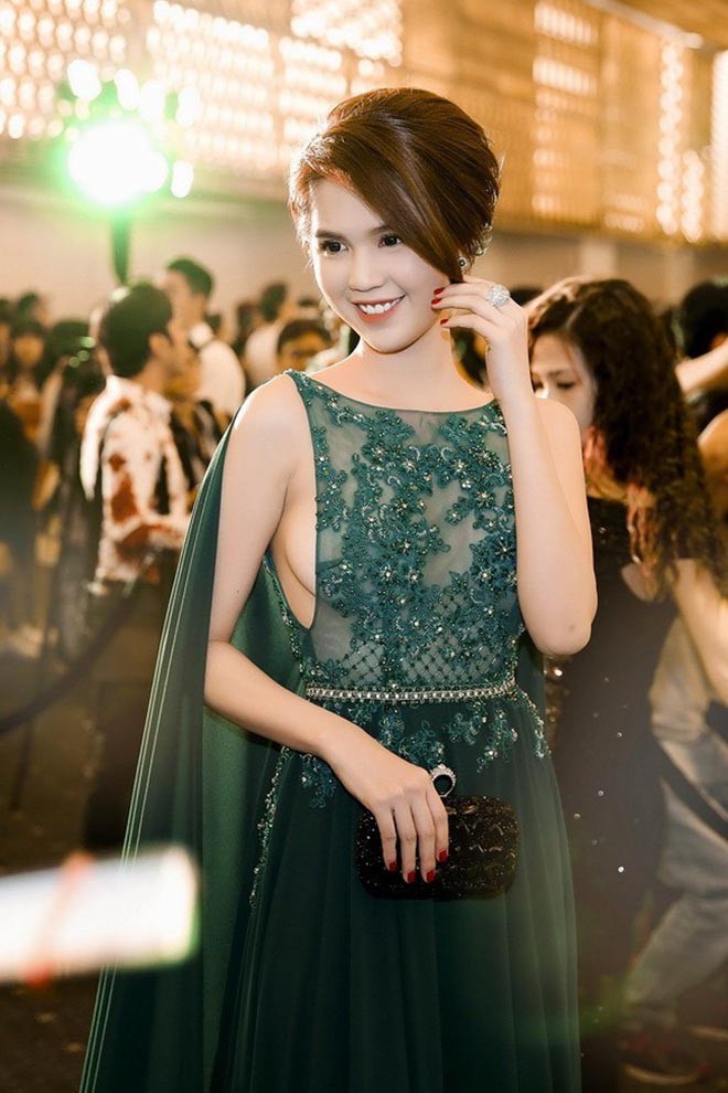 Những hình ảnh chụp lén gây xôn xao của Ngọc Trinh-1