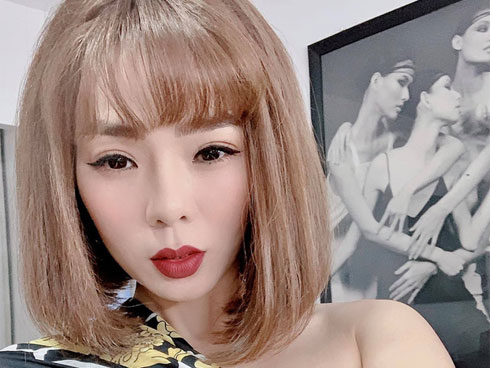 Ngoài sắc vóc hút hồn, Lệ Quyên còn gây choáng” vì kho túi hiệu và kim cương bạc tỷ-19