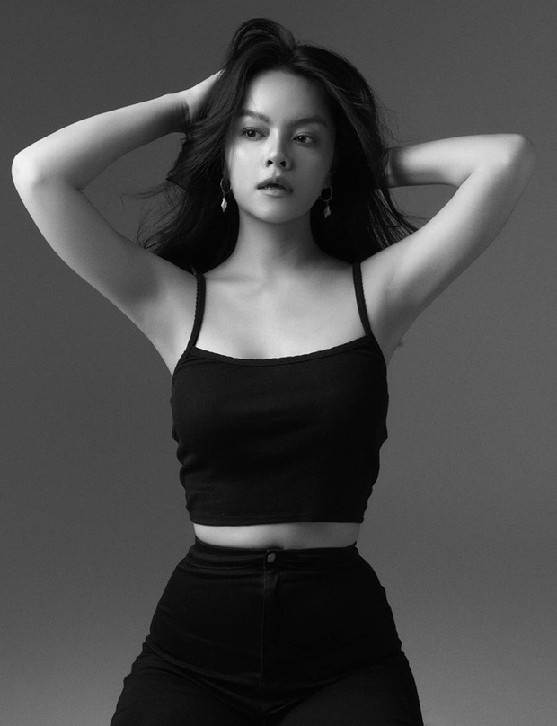Phạm Quỳnh Anh ngày càng xinh đẹp và gợi cảm, tung bộ ảnh đơn sắc mừng tuổi 35 mà ngỡ 25-3