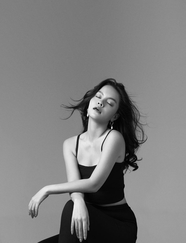 Phạm Quỳnh Anh ngày càng xinh đẹp và gợi cảm, tung bộ ảnh đơn sắc mừng tuổi 35 mà ngỡ 25-2