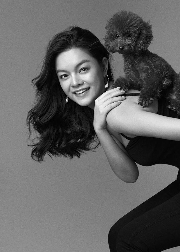 Phạm Quỳnh Anh ngày càng xinh đẹp và gợi cảm, tung bộ ảnh đơn sắc mừng tuổi 35 mà ngỡ 25-5