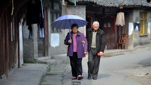 Bi kịch xã hội hiện đại Trung Quốc: Cha mẹ về già bị con cái bỏ rơi, sống cô quạnh, không một lời hỏi thăm, chết không ai biết-4