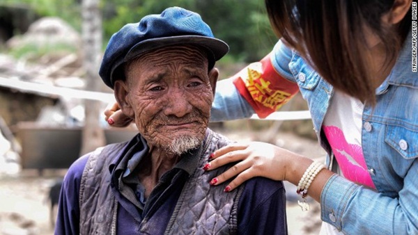 Bi kịch xã hội hiện đại Trung Quốc: Cha mẹ về già bị con cái bỏ rơi, sống cô quạnh, không một lời hỏi thăm, chết không ai biết-5
