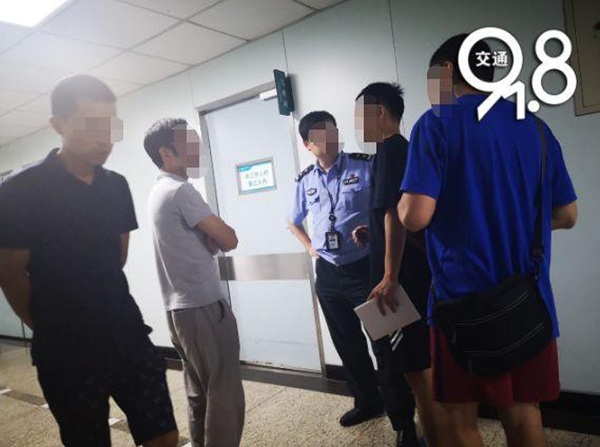 Vợ chết, chồng nguy kịch vì tiếc nên cố ăn cho hết món ăn yêu thích dù đã thấy có dấu hiệu hỏng-2