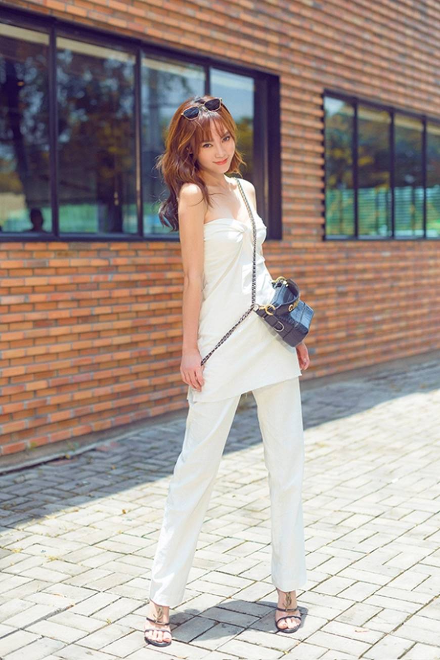 Mặc đầm dạ hội thì đẹp xuất sắc, đến lúc Ninh Dương Lan Ngọc khoe street style thì dân tình càng mê mệt hơn-2