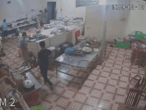 Hé lộ hoàn cảnh éo le của nữ nhân viên Trạm dừng nghỉ Như Ngọc 358 bị tạt axit-2