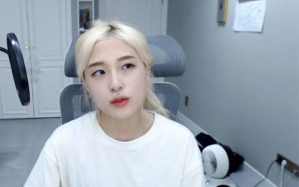 Chi 600 triệu đồng hẹn gặp nữ YouTuber nhưng bị từ chối, fan cuồng nhảy cầu tự tử để đòi lại tiền-1