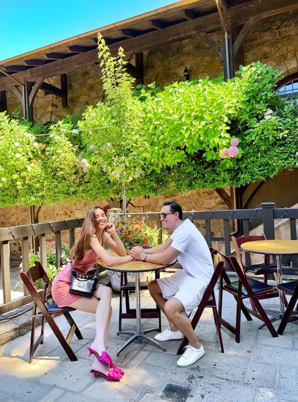 Kim Lý âu yếm Hồ Ngọc Hà tại tư gia Thụy Điển, fans chỉ mong nữ ca sĩ sớm trở thành dâu con trong nhà-10