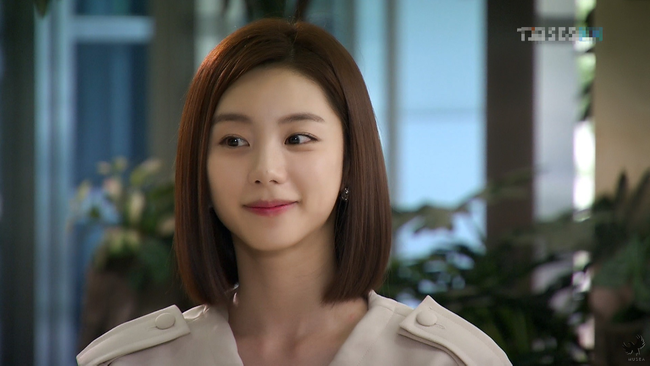 Cuộc chiến” dưới gầm bàn tiệc: Đồng nghiệp của chồng ngang nhiên mờ ám dưới gầm bàn, vợ liền cho cô ả nhói buốt tim gan-2