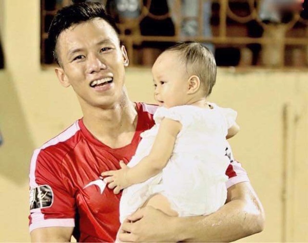 Quế Ngọc Hải: Ông bố bỉm sữa đằng sau hình tượng trung vệ chém đinh chặt sắt-6