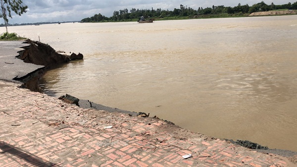 Flycam: Rùng mình với cảnh Quốc lộ 91 ở An Giang bị nuốt chửng-6