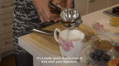 Các thiên thần Victorias Secret đều uống nước chanh ấm mỗi sáng để detox từ làn da đến vóc dáng-2