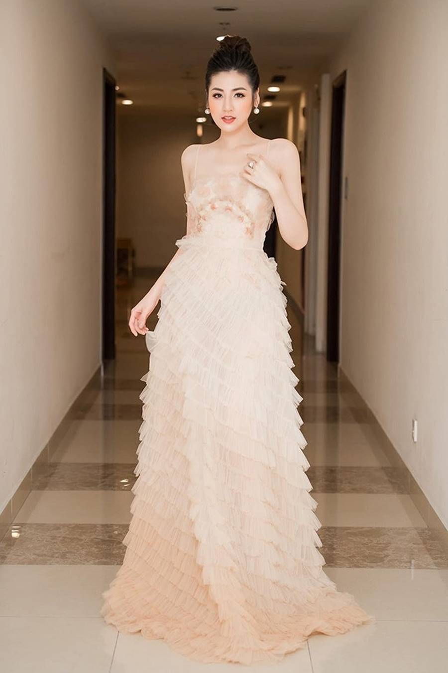 Hoàng Thuỳ khoe vòng một không phải dạng vừa sau nghi án phẫu thuật thẩm mỹ-7