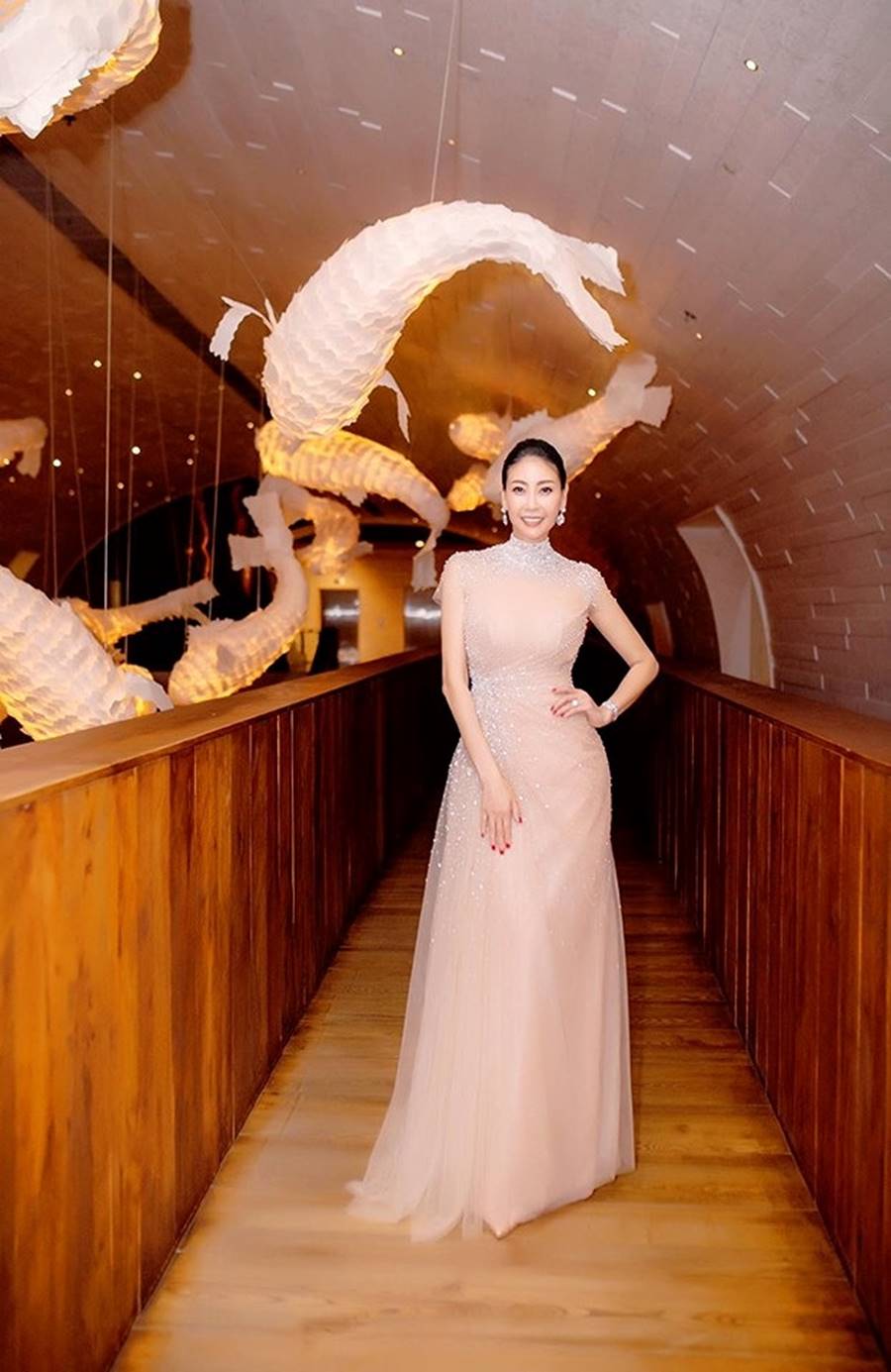 Hoàng Thuỳ khoe vòng một không phải dạng vừa sau nghi án phẫu thuật thẩm mỹ-9