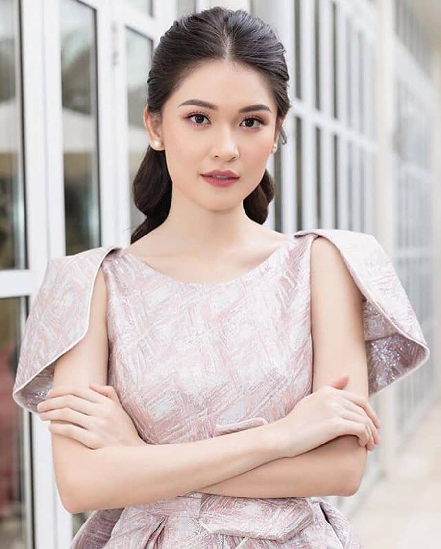 Hoàng Thuỳ khoe vòng một không phải dạng vừa sau nghi án phẫu thuật thẩm mỹ-13