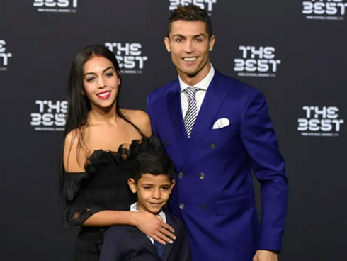 Đánh bại Ronaldo, Van Dijk làm điều chưa từng có trong lịch sử-2