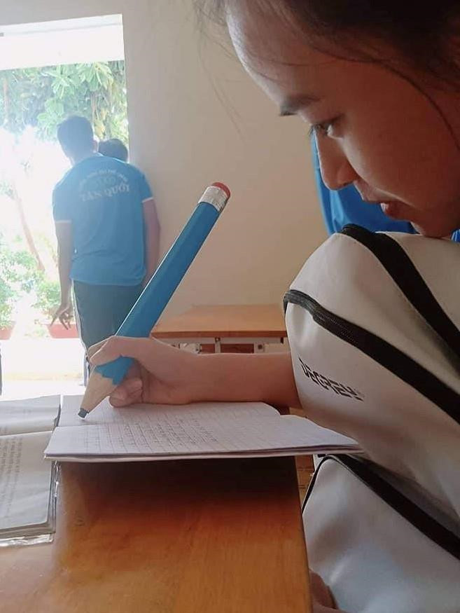 Ngày đầu tới lớp của học sinh có gì vui?-6