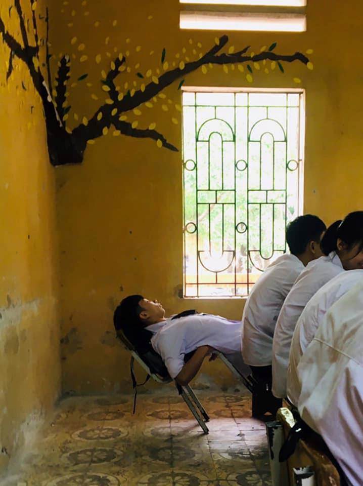 Ngày đầu tới lớp của học sinh có gì vui?-7