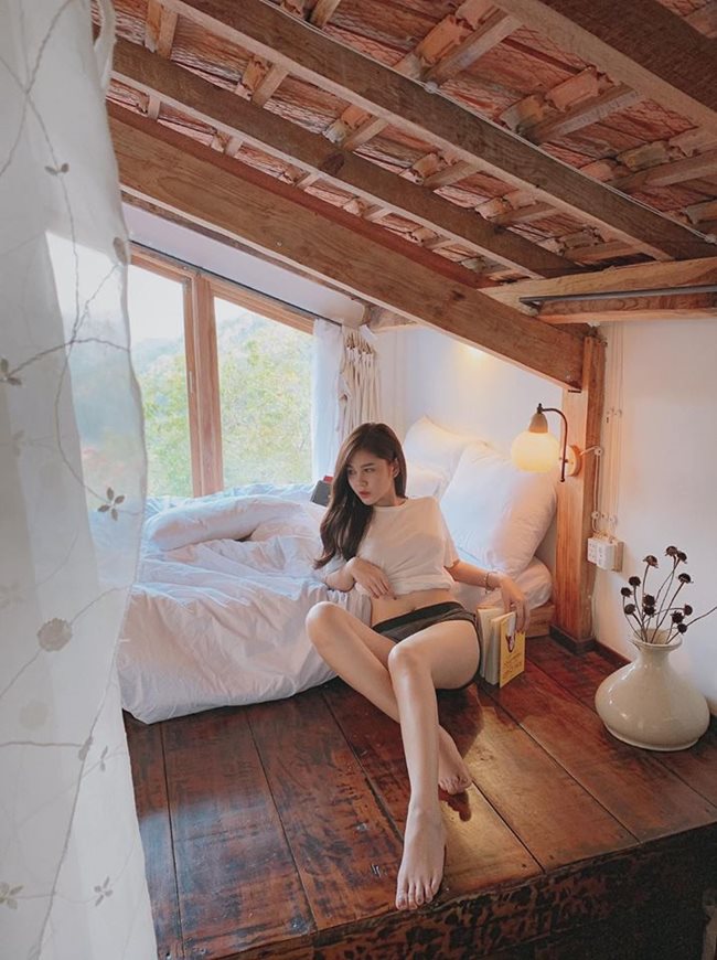 2 nữ MC mê ăn vận phóng khoáng, có người từng gắn liền với U23 Việt Nam-10