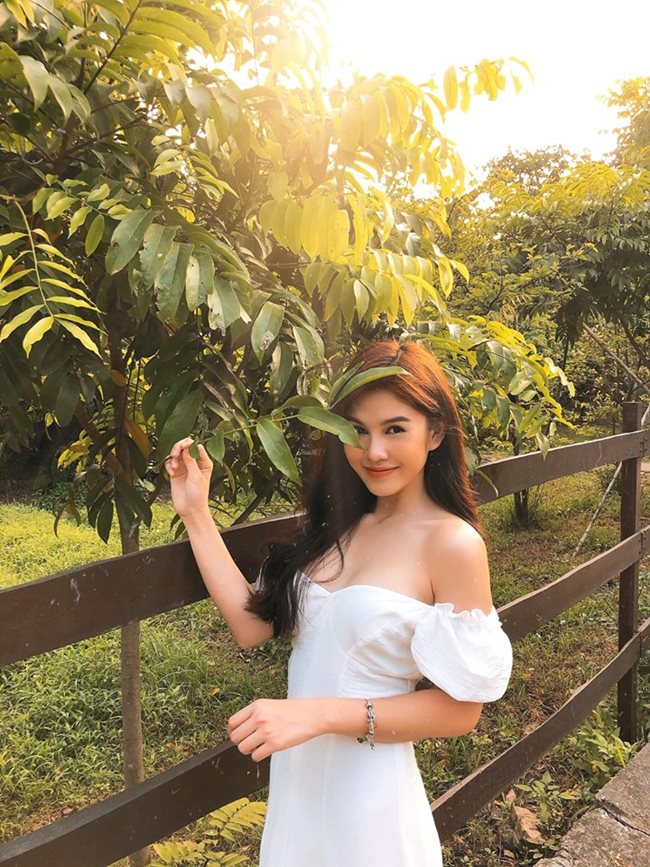 2 nữ MC mê ăn vận phóng khoáng, có người từng gắn liền với U23 Việt Nam-12