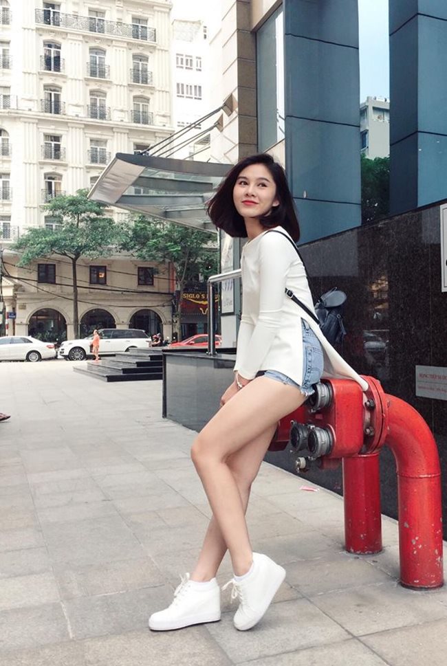 2 nữ MC mê ăn vận phóng khoáng, có người từng gắn liền với U23 Việt Nam-18