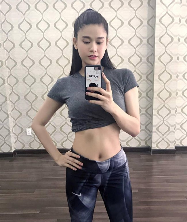 Vợ cũ và bạn gái tin đồn của Tim mỗi người một vẻ gợi cảm, ít ai sánh bằng-11