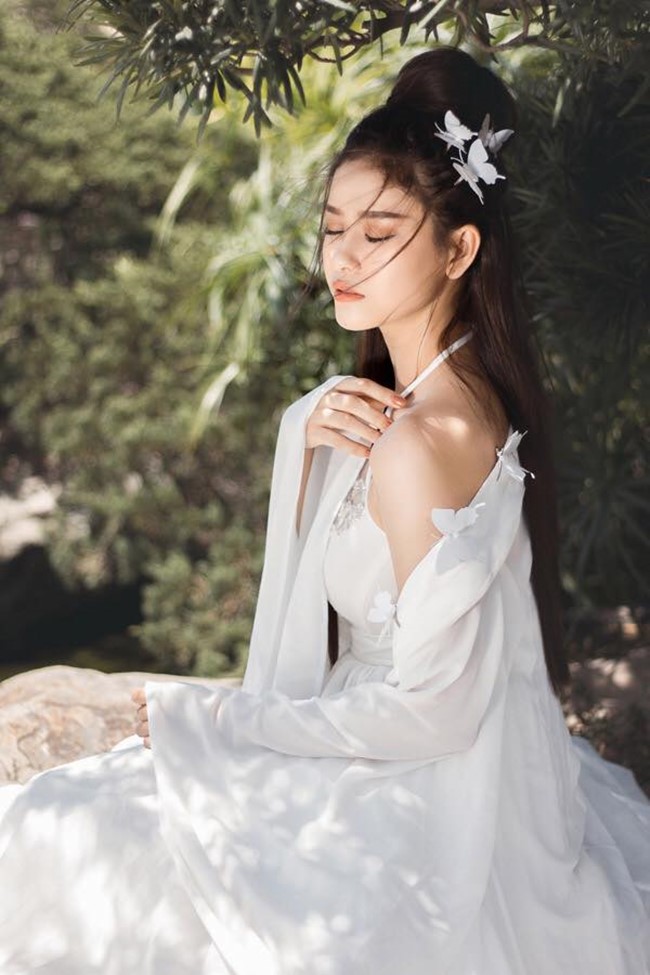 Vợ cũ và bạn gái tin đồn của Tim mỗi người một vẻ gợi cảm, ít ai sánh bằng-5