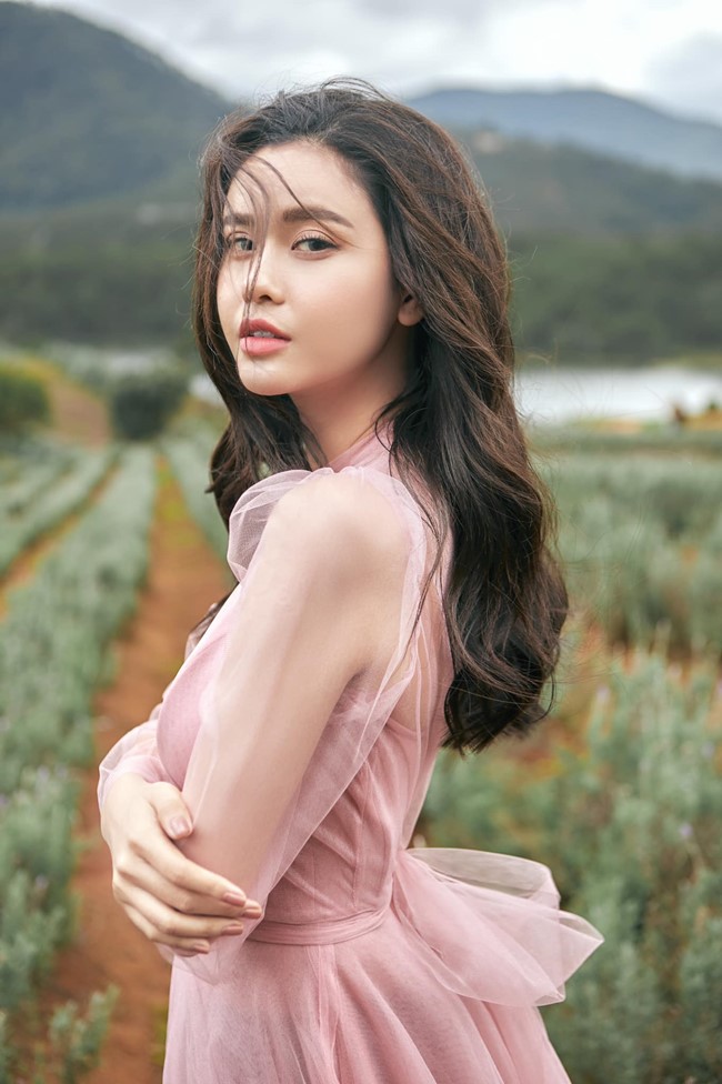 Vợ cũ và bạn gái tin đồn của Tim mỗi người một vẻ gợi cảm, ít ai sánh bằng-9