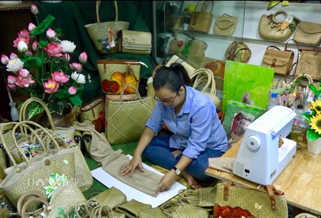 Bộ sưu tập túi xách thời trang khủng từ cỏ dại của 8X Đồng Tháp-7