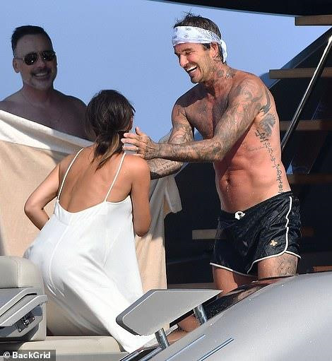 David Beckham không ngừng ôm ấp, khóa môi vợ trên du thuyền-3