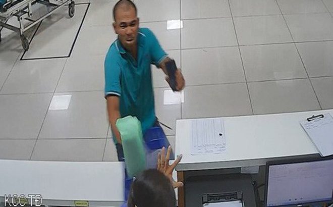 Bệnh nhân đại náo bệnh viện, chửi bới, đánh đập 2 nữ điều dưỡng-1