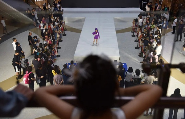 Nghề người mẫu nhí ở Trung Quốc: Bố mẹ lấy cớ trau dồi sự tự tin nhưng vô tình trở thành kẻ bạo hành, biến con thành cỗ máy kiếm tiền-8