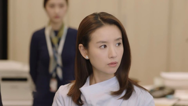 Rời tòa, cả gia đình chồng cũ lao vào xỉa xói tôi thậm tệ, tôi im lặng đưa một tờ giấy ra khiến họ nhìn nhau ê mặt-2