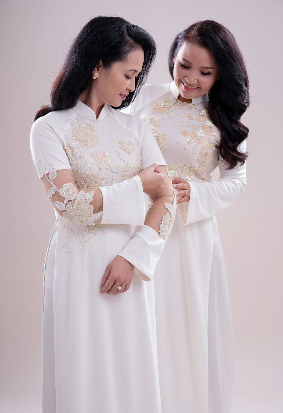 2 mẹ chồng quốc dân trên màn ảnh mặc áo dài kết tình thông gia-1