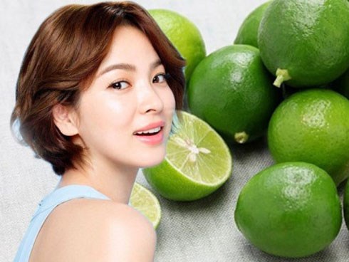 Cứ thử mua chanh về, vắt nước rồi tắm, bạn sẽ thấy da lên tone sau 2 tuần