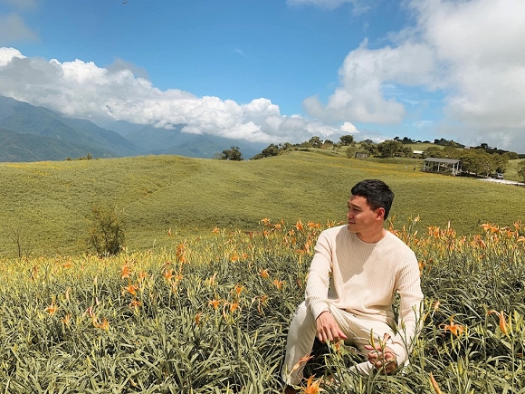 Quang Vinh điển trai, đi ngắm hoa kim châm ở Đài Loan-1